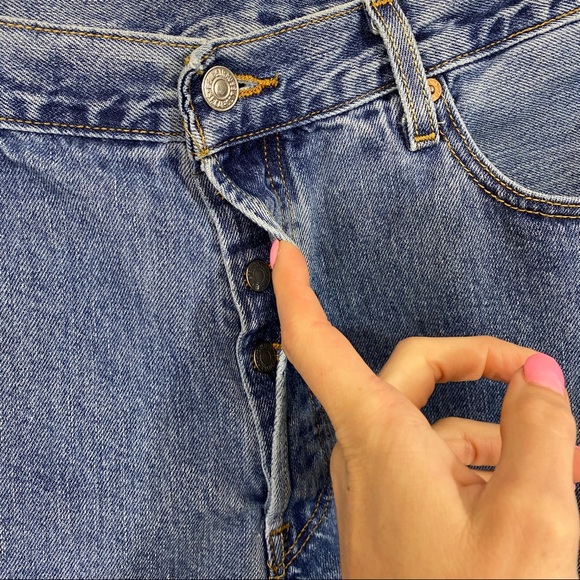 Vintage Levi’s 501 High Waisted Cutoff Denim Short - Picture 8 of 11